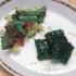 Ensalada de hortalizas braseadas envueltas en hojas de acelga